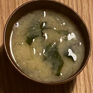 わかめと玉ねぎのお味噌汁